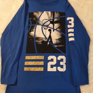 😎 Boys " 23 " long sleeve shirt.